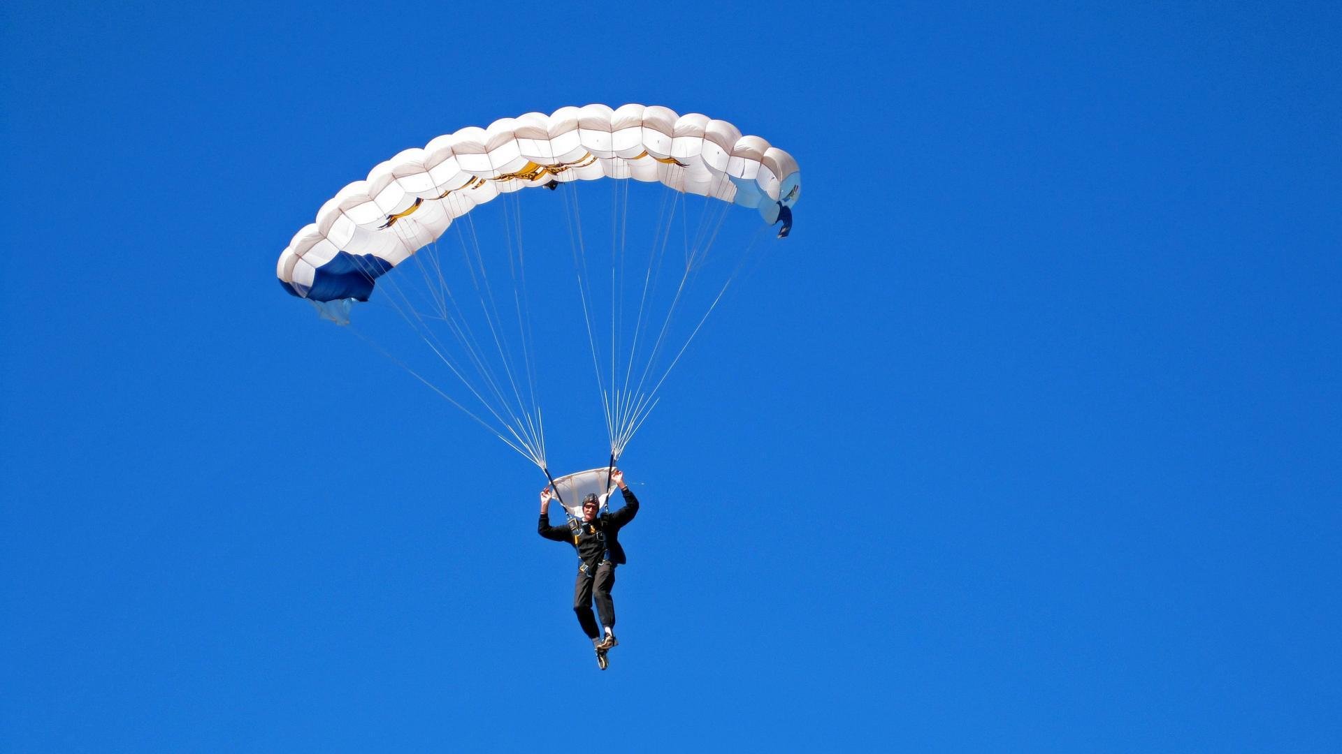 混合泳突尼斯选手速度与技巧并存，混合泳视频
